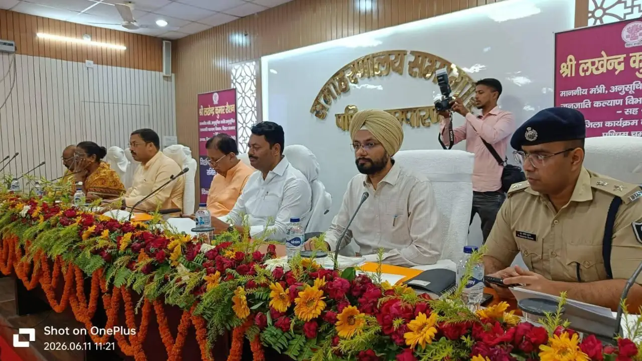 पश्चिम चम्पारण को आदर्श जिला बनाने का संकल्प, विकास और जनकल्याण पर मंत्री के सख्त निर्देश