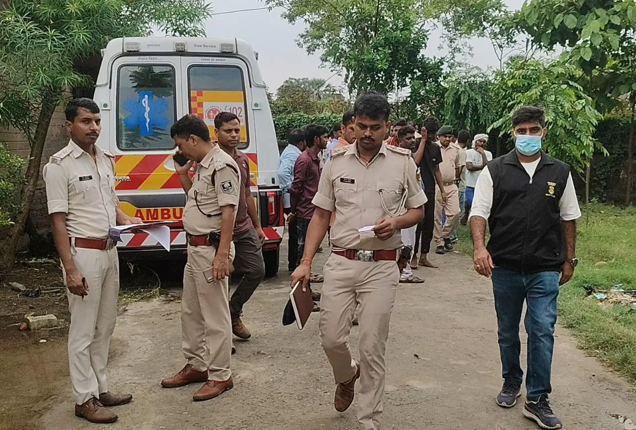 अस्पताल में नगर थानाध्यक्ष शैलेश कुमार एवं जांच करने पहुंची फोरेंसिक टीम